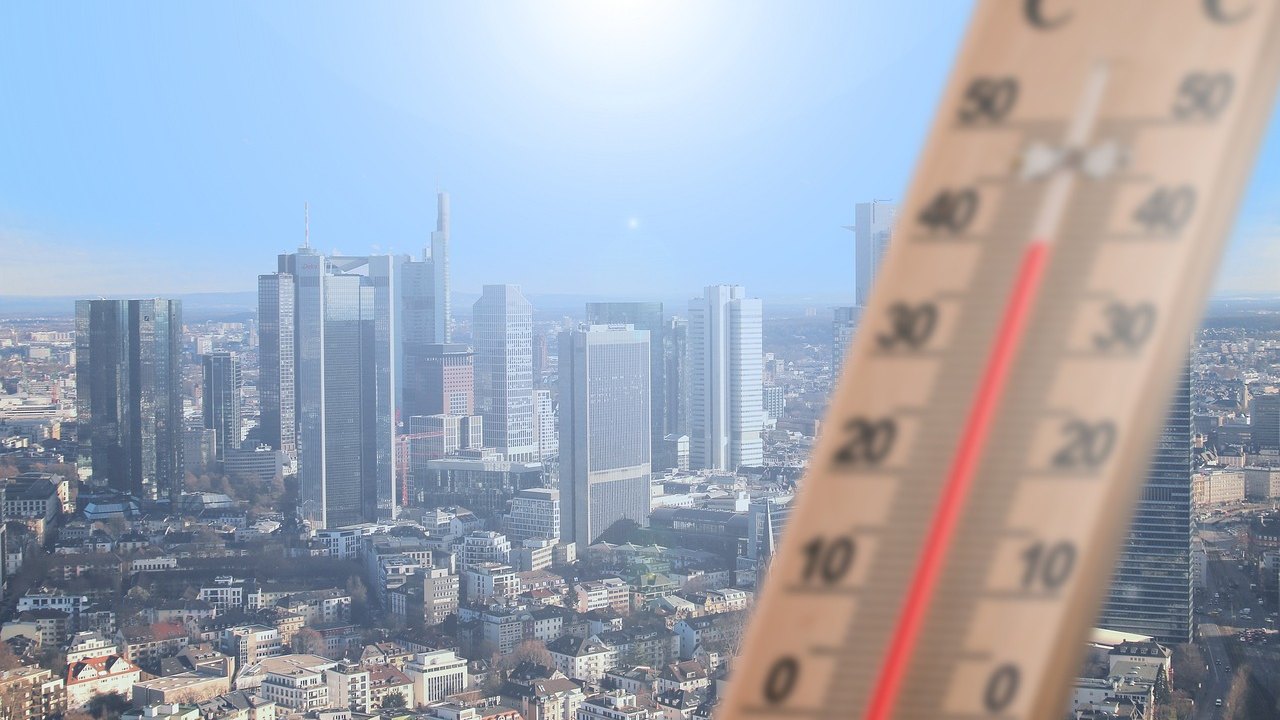 heatwave city summer thermometer