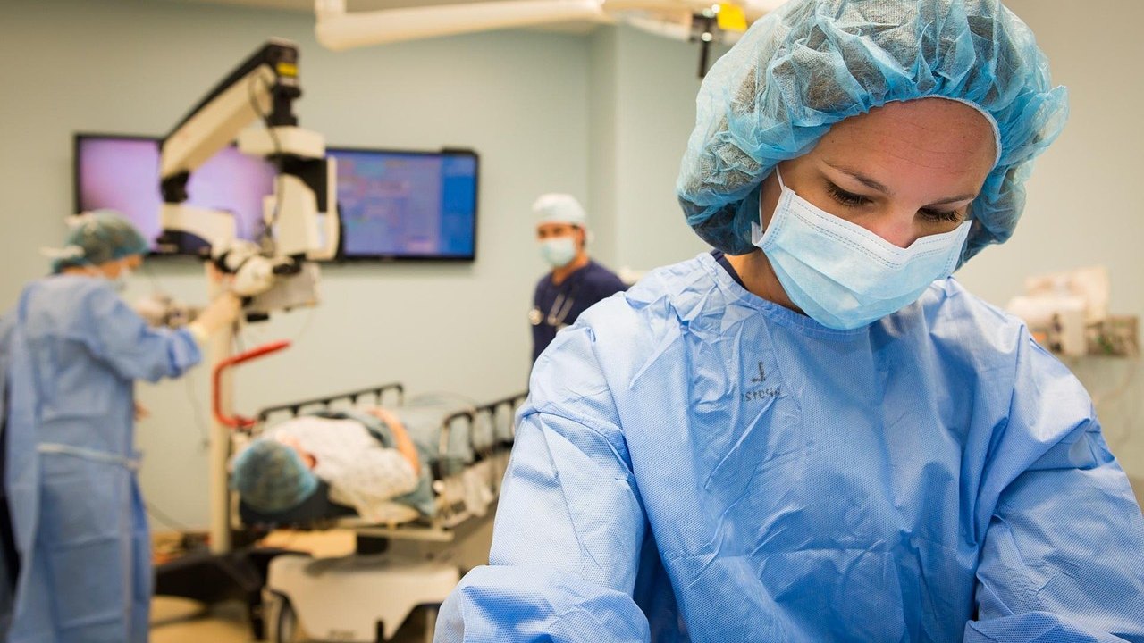 surgeons performing laparoscopic surgery operating room
