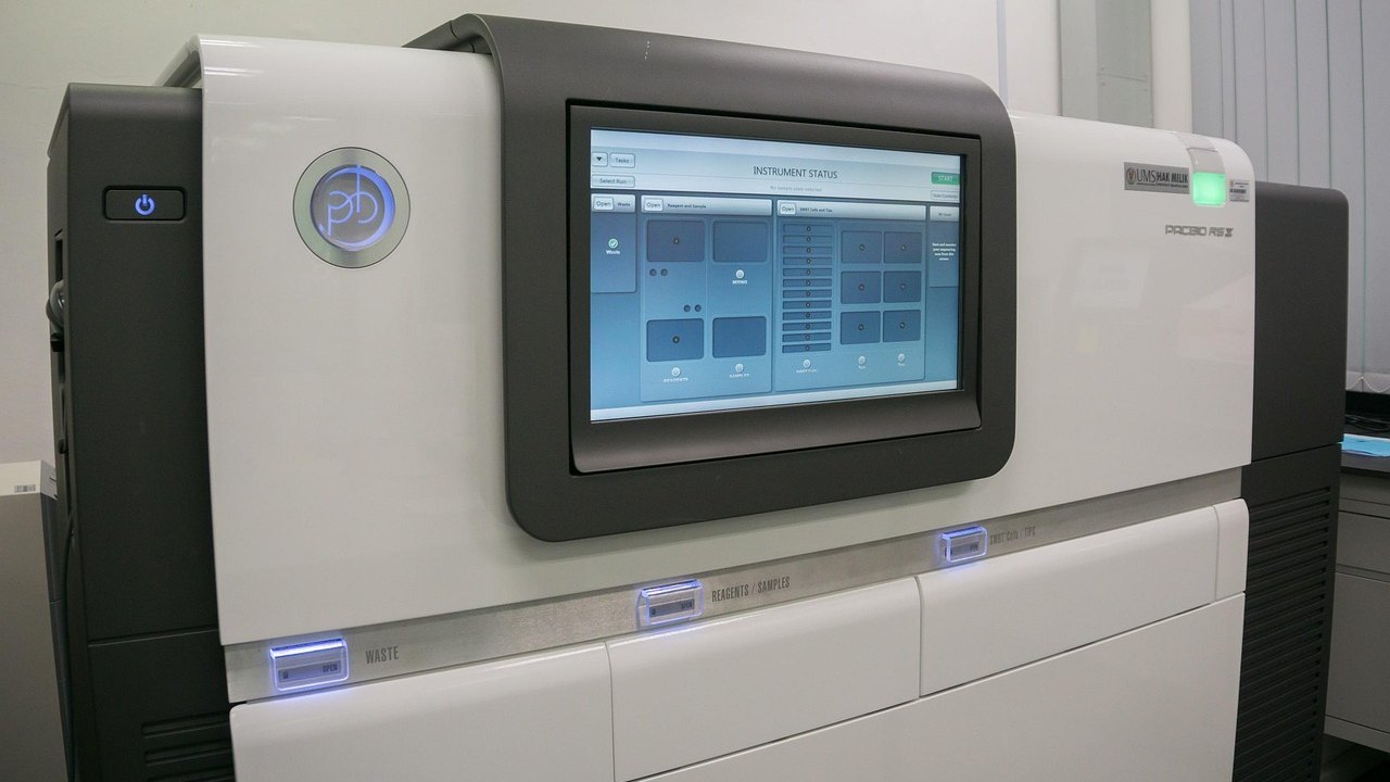 laboratory DNA sequencing screen