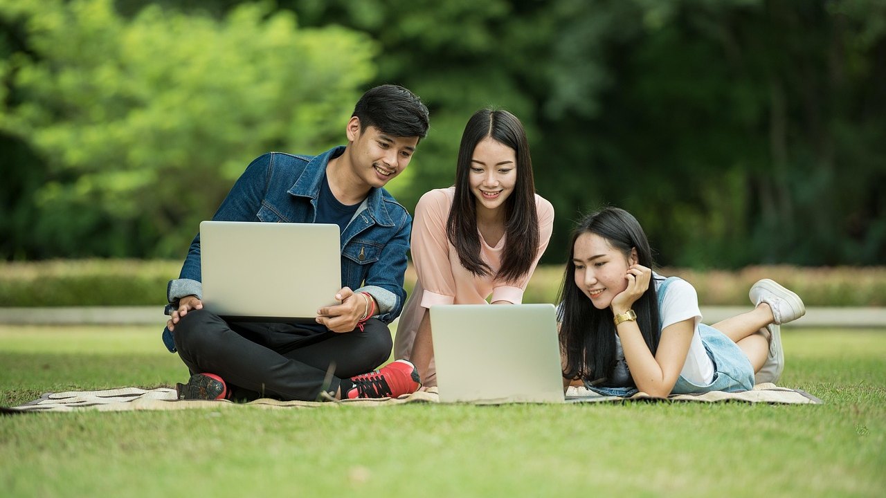 medical students studying together